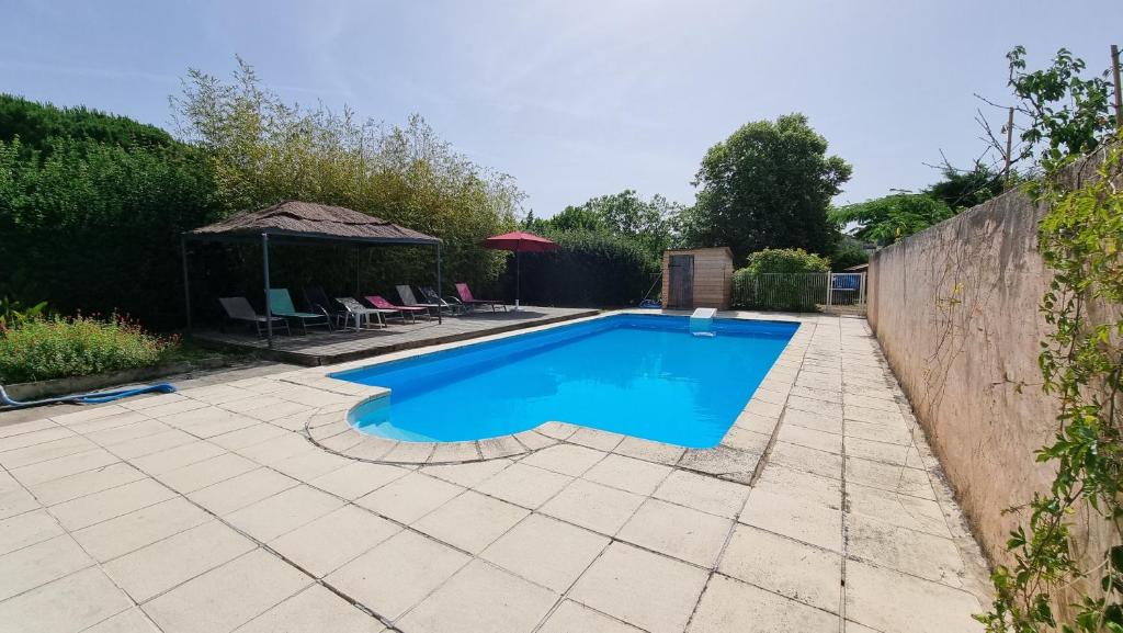 Maison de vacances 4 bedroom holiday home with private pool and garden 2 Rue des Libellules, 17320 Saint-Just