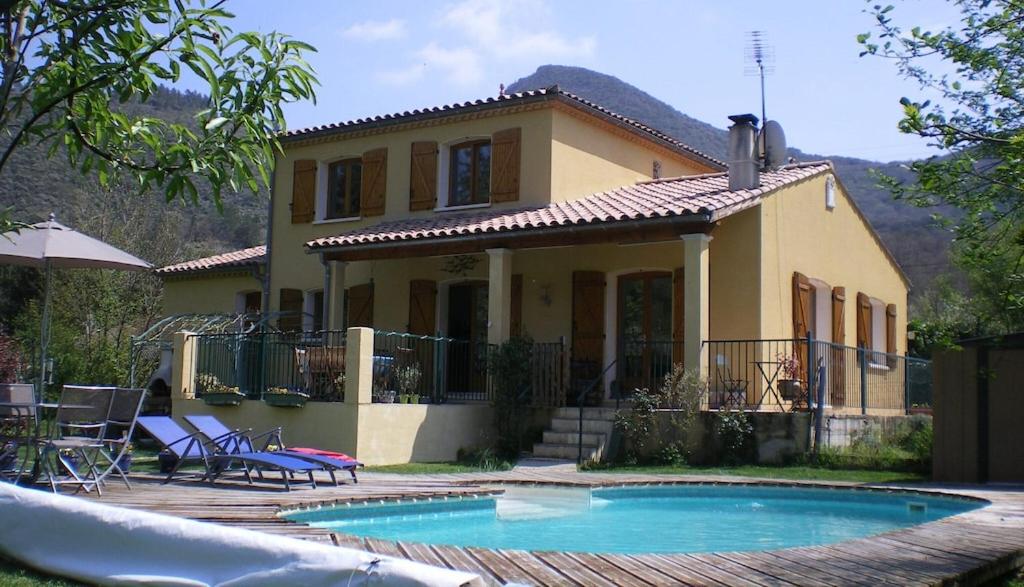 Villa 4 Bedroom Villa with Private Pool within 5 minute walk into Quillan 6 Avenue de Cancilla, 11500 Quillan