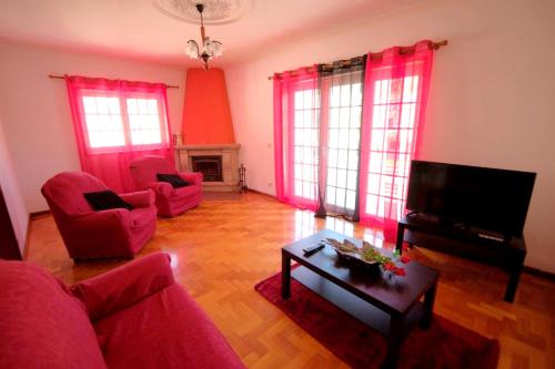 Maison de vacances 4 bedrooms house with city view balcony and wifi at Santa Maria da Feira Rua Pinho Leal 455 Aveiro Aveiro