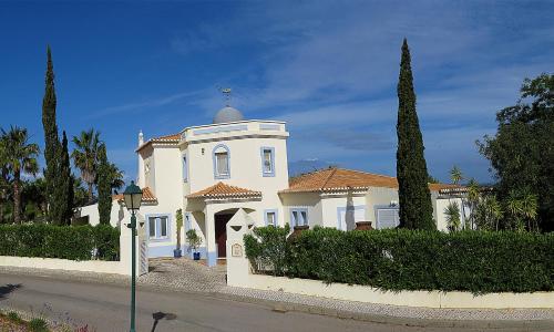 4 bedrooms villa with city view private pool and enclosed garden at Carvoeiro 2 km away from the beach Carvoeiro portugal