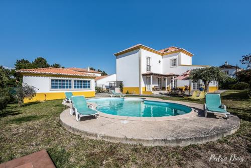 4 bedrooms villa with private pool enclosed garden and wifi at Azeitao Azeitão portugal