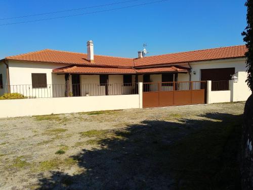 Villa 4 bedrooms villa with private pool enclosed garden and wifi at Vila Nova de Cerveira 1 km away from the beach R. do Monte 24 Vila Nova de Cerveira