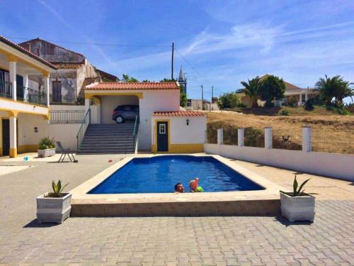 Appartement 4 Persoons Woning met Zwembad. Rustig gelegen. 20 Rua Almirante Cândido dos Reis Figueira e Barros
