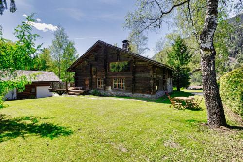 4BR Traditional Chalet BBQ + Fireplace + View Les Houches france