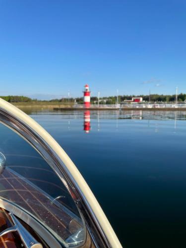 Maison de vacances 4tempus- Das schwimmende Haus am Bärwalder See Am Hafen Klitten