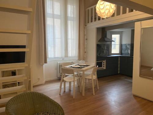 5 BD CARNOT Cannes france