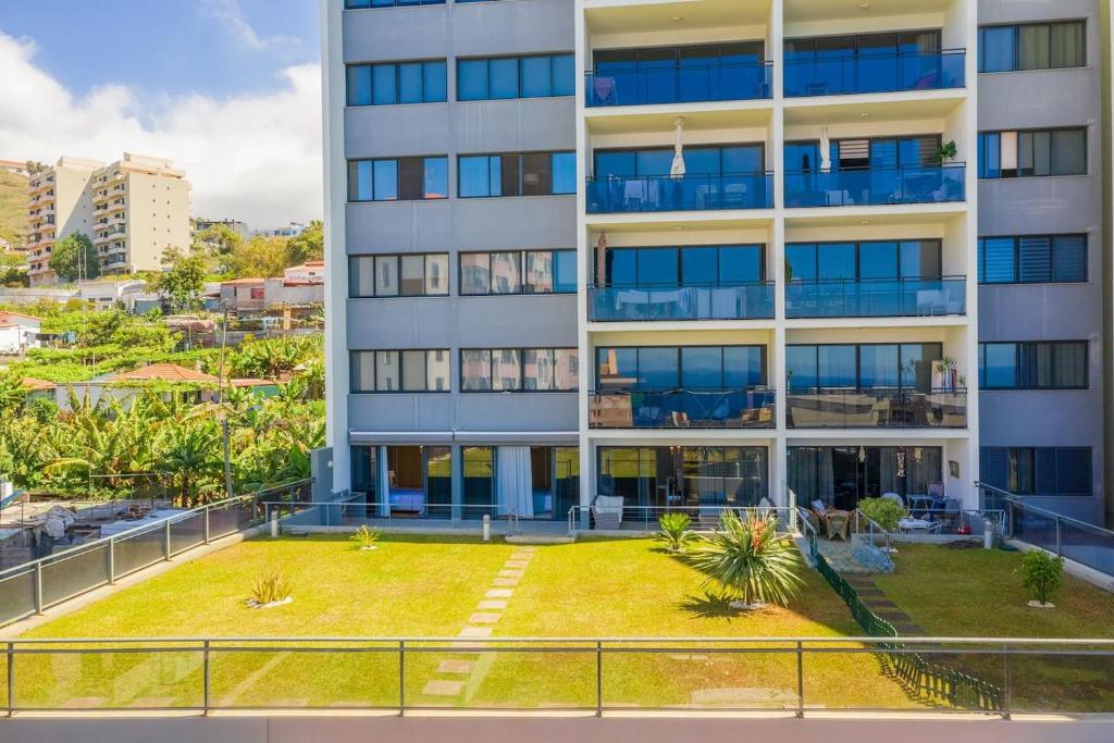 Appartement 5 bedrooms in Privileged area with Ocean View 63 Caminho do Amparo Ed. Quinta dos Piornais, Bloco B RC, 9000-248 Funchal