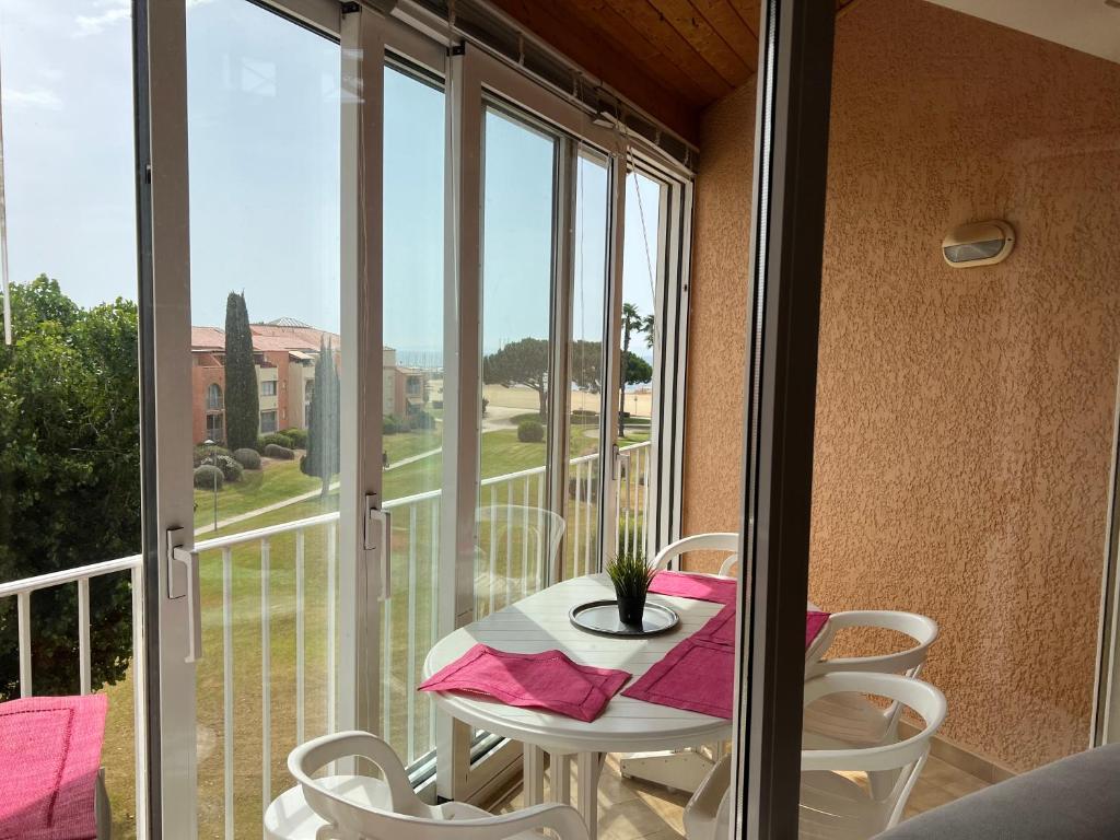 Appartement 5 personnes les pieds dans l'eau à Santa-Cruz Résidence Santa-Cruz 649 Avenue de la Baie des Îles, 83250 La Londe-les-Maures