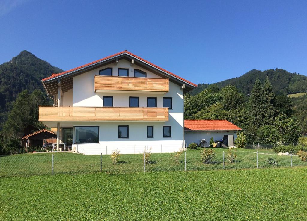 Appartement 5-Sterne Active Ferienwohnung Chiemgau Baronfeld 1 a, 83250 Marquartstein