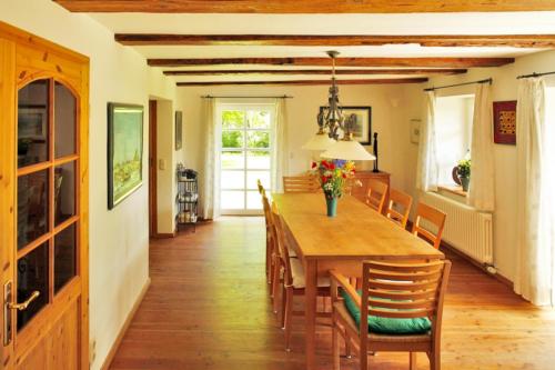 Maison de vacances 5-Sterne Reetdachhaus Erlenweg 56 Rubitz