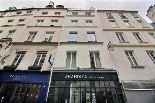 502254 - Spacious duplex apartment for 12 people near Les Halles Paris france