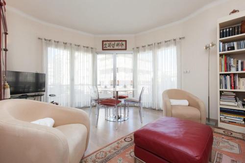 Appartement 50m from the Croisette two steps from the legendary Carlton in Cannes 24 rue Pasteur Cannes