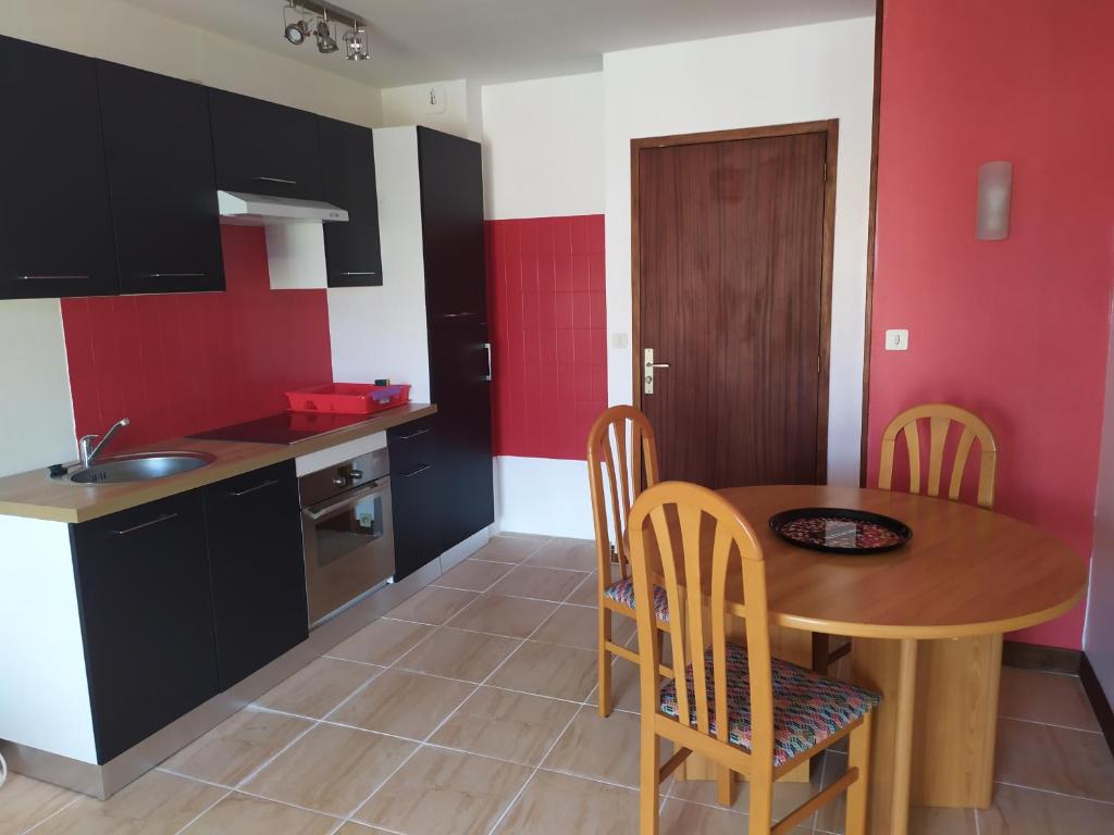 Appartement 50M2 TOUT CONFORT JARDIN TERRASSE BALCONS 2PERS 00 Le Bourg, 12220 Les Albres