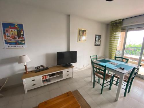 Appartement 54 m2vue imprenable sur l'Esterel avec une grande terrasse de 15 m2 16 Impasse des Figuiers, résidence Tivoli les Fleurs Cannes