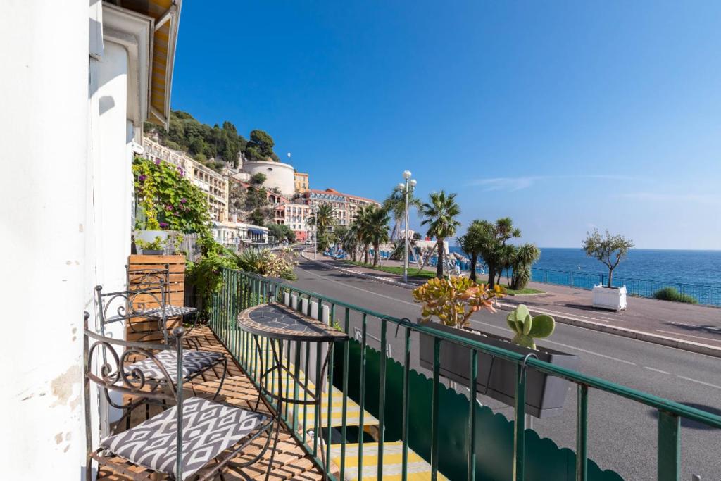 Appartement 6 bedrooms seaview house, Old Town 26 rue des Ponchettes, 06300 Nice