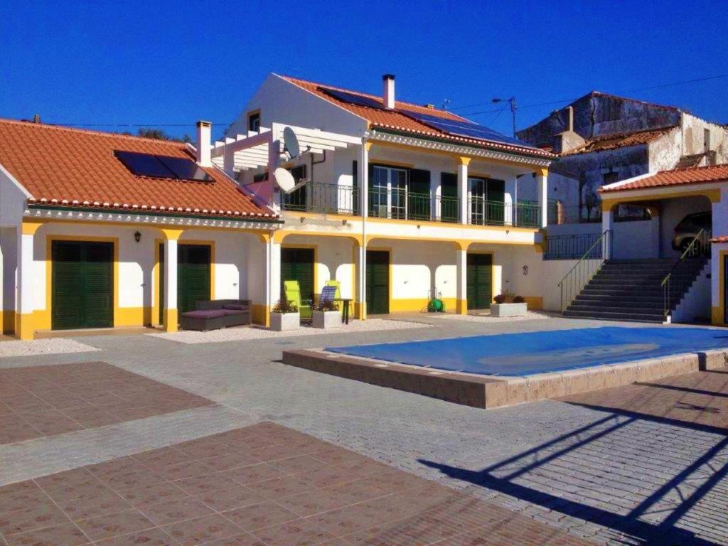 Appartement 6 Persoons Woning met Zwembad. Rustig gelegen. 22 Rua Almirante Cândido dos Reis,  Figueira e Barros