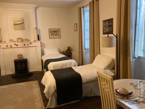 7 Dagnaud De la Tude our family farmhouse style home with en-suite Montboyer france