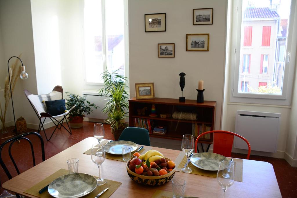 Appartement 85 m2 centre ville 2 mn vieux Port au calme 25 Rue Kruger, 13004 Marseille