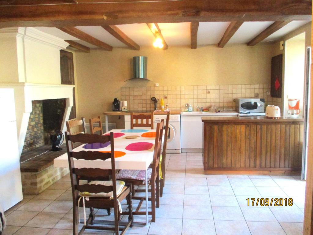 Maisons de vacances à 12 kms ANGOULEME,,,maison,,2ch,,, pour 6pers max,,internet,,calme,,parkingSSS gratuitSSS ! Le Bourg, 16440 Sireuil