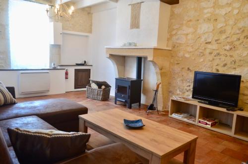 Maison de vacances A Beautiful 3 Bedroom Gem on the Banks of the River Dordogne 98 Rue Théophile Cart Saint-Antoine-de-Breuilh