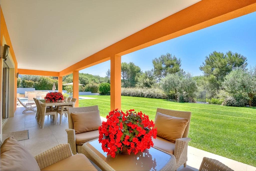 Appartement A beautifully maintained terraced garden 111 Chemin de la Grande Bastide, 13790 Peynier