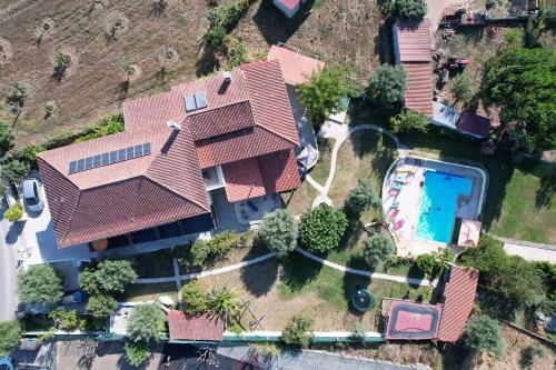 A Casa Amarela Pinheiro de Coja portugal