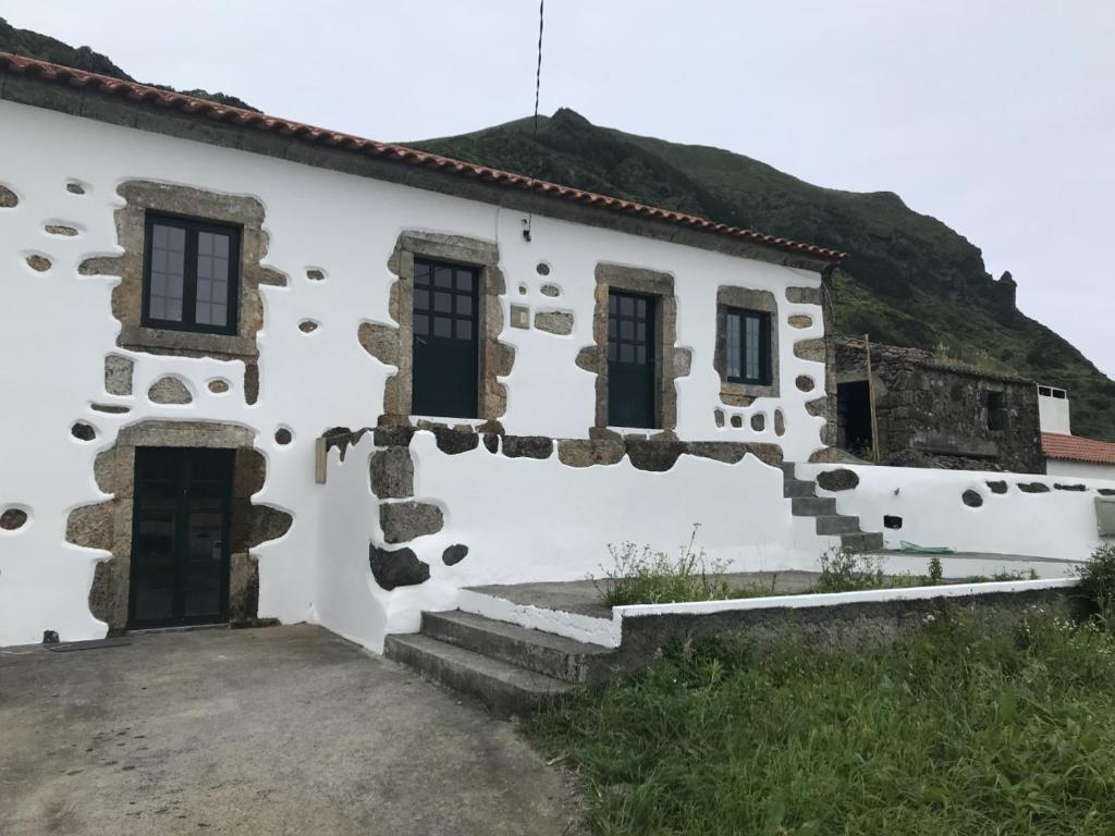 Maison de vacances A casa do Tí Mendonça Costa do lajedo Rua Professor Serpa Num 3, 9960-330 Lajes das Flores