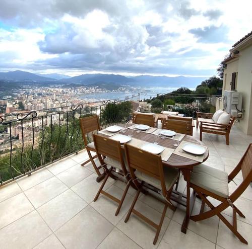 A CASA - Vue mer et parking Ajaccio france