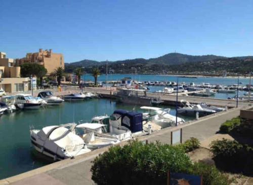 A deux pas de la plage de la Faviere - Parking privé Bormes-les-Mimosas france