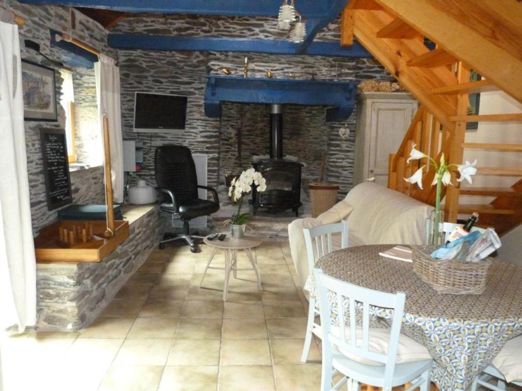 Maison de vacances A L'Ombre Du Figuier Kernour, 29520 Saint-Thois