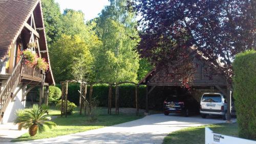 à l'orée du bois Bois-Jérôme-Saint-Ouen france