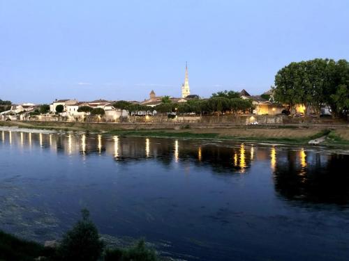 A Little Gem on the Banks of the River Dordogne Port-Sainte-Foy-et-Ponchapt france