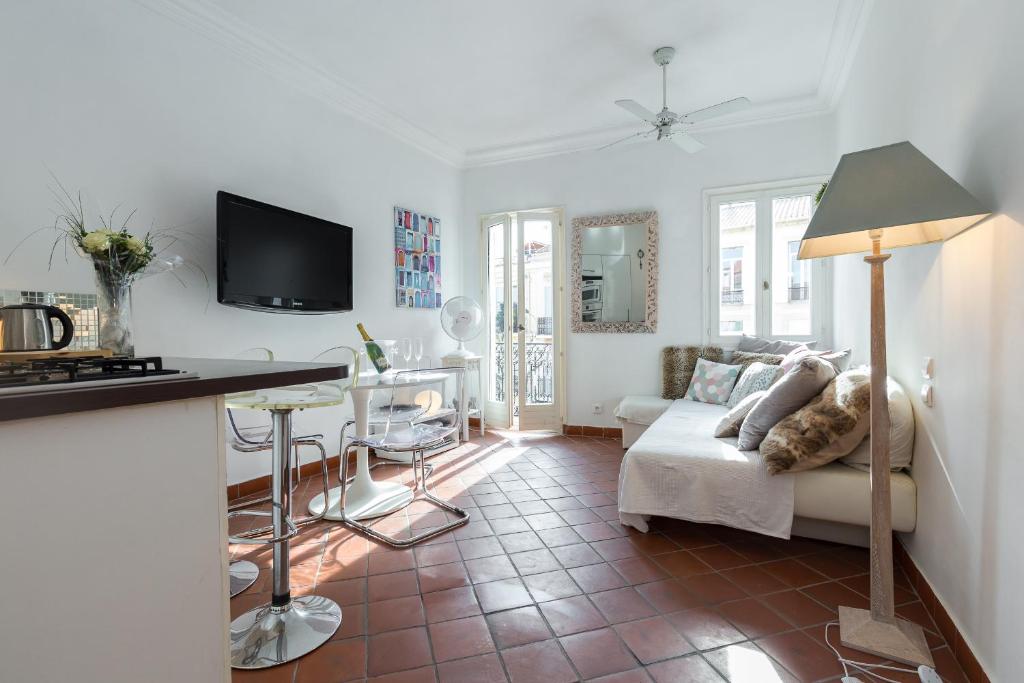 Appartement A lovely split level townhouse in the heart of Cannes next to the Marche Forville and the Palais 1749 16 Rue Preyre, 06400 Cannes