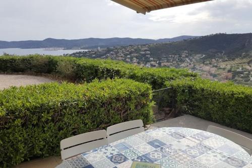 Appartement à ne pas manquer apt 4+1 vue mer et vert,res calme D5 1245 Chemin du Four des Maures Le Lavandou