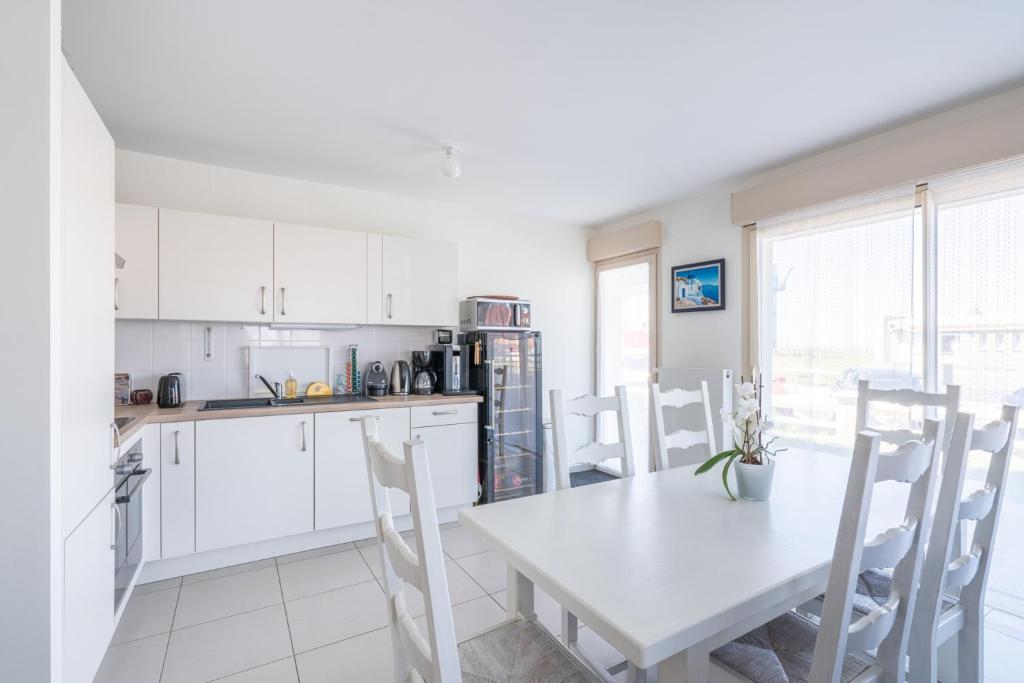 Appartement À portée de mer. Appt 70m2, 2ch+parking Rez de chaussée 156 Rue Carnot, 62930 Wimereux