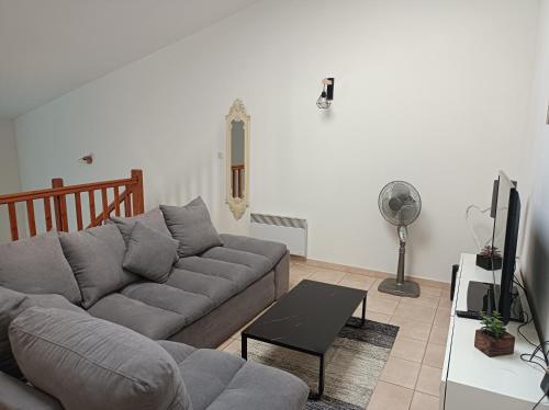 Appartement A proximité du Parc SPIROU Spacieux duplex de 130 m2 26 Rue des Cassis - 1 er étage Althen-des-Paluds
