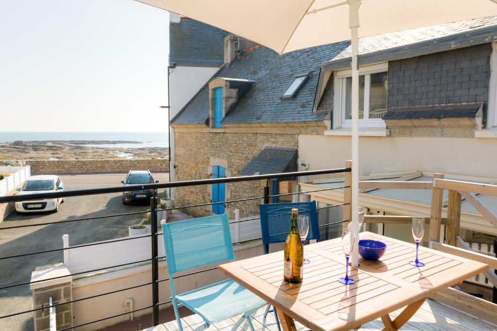 Maison de vacances A trente mètres de la plage, maison avec terrasse face à la mer Gambetta, 3, 29730 Tréffiagat