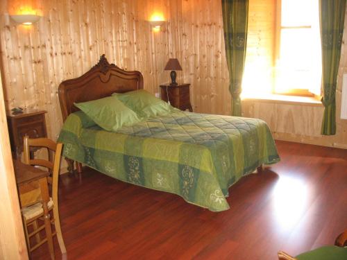 B&B / Chambre d'hôtes Abbaye de St Gilbert 6 rue de l'abbaye St Didier-la-Forêt