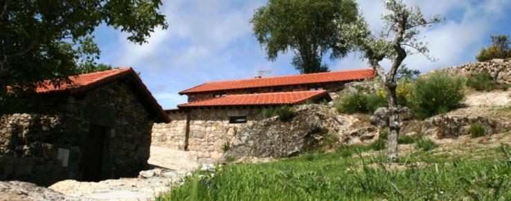 Maison de vacances Abrigo de Montanha Rua do Penendo do Cuco s/n, Donões, 5470-110 Montalegre