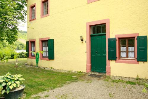 Abtei - wohnen auf einem historischen Weingut Maring-Noviand allemagne