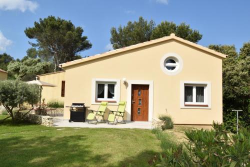 Villa ACCENT IMMOBILIER Villa neuve wifi gratuit piscine de la pierre plantée Orgon