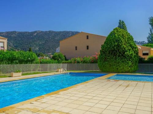 Accès direct à la plage + résidence avec piscine Le Lavandou france