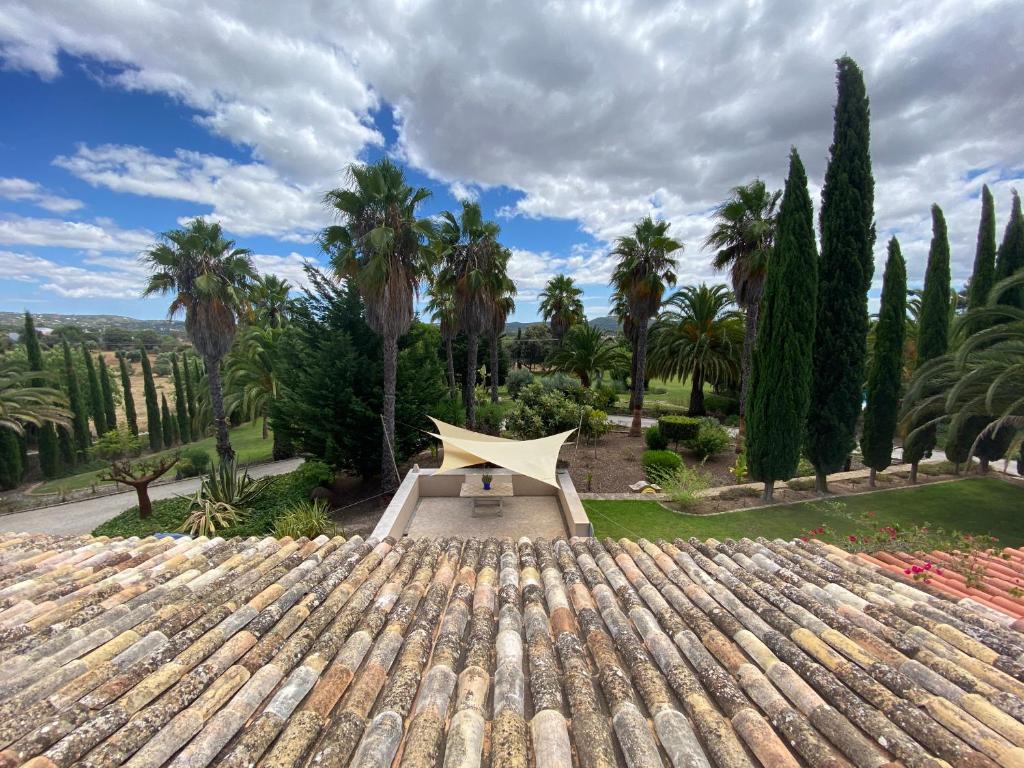 B&B / Chambre d'hôtes Adamah Vayu -Casa Serenida Torre de Apra, 8100-243 Loulé