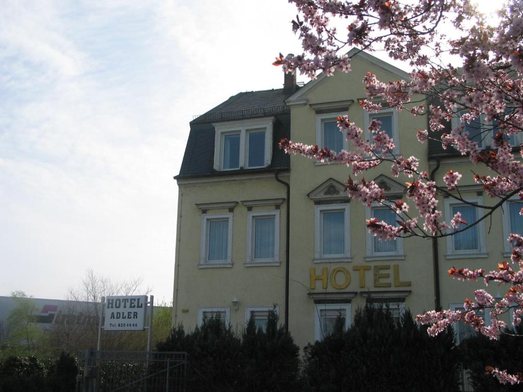 Maison d'hôtes Adler Hotel Dresden Kötzschenbroder Str. 185, 01139 Dresde