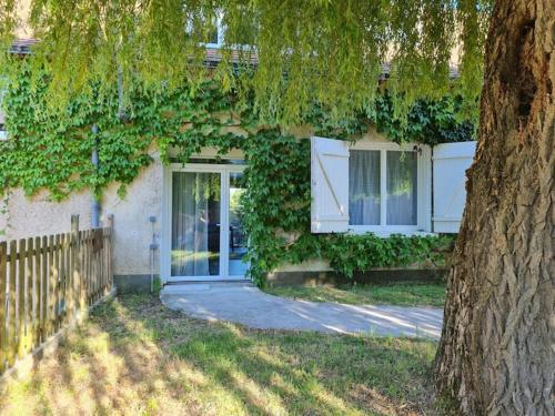 Appartement Adorable appartement avec piscine et SPA La Bouchardière Durtal