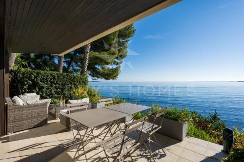 ADRIANA by Terry's Homes WATERFRONT SEAVIEW BEACH Cannes france