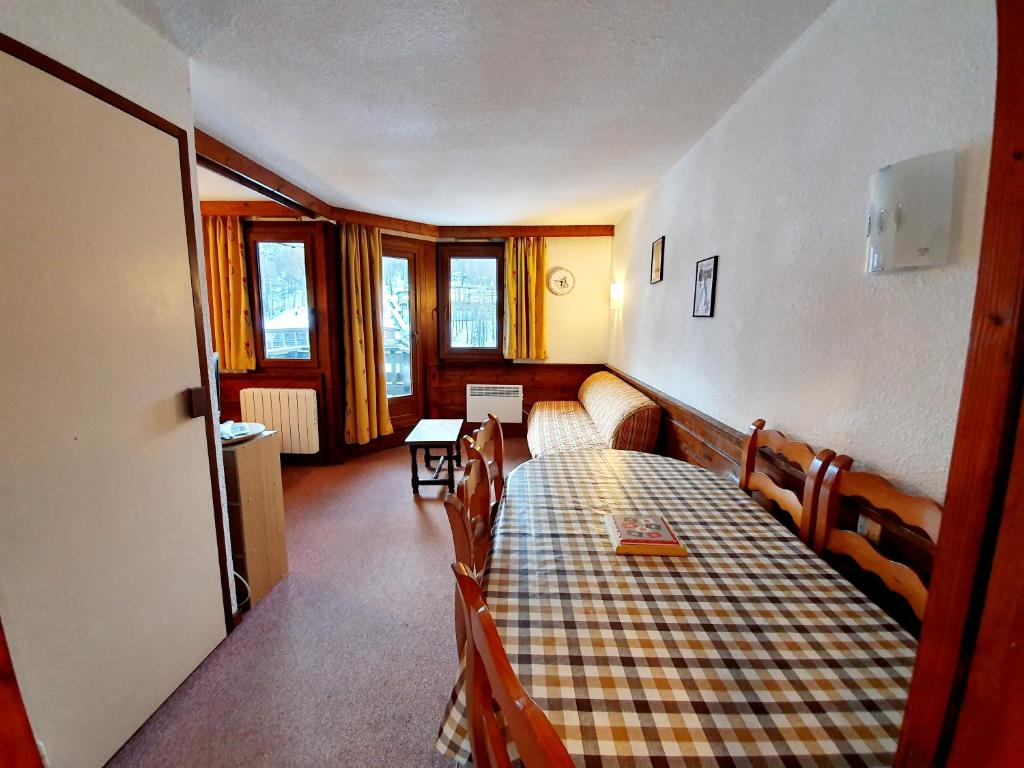 Appartement Agence des Orres - Le Belvédère - Studio + Coin montagne - B1008 31 route de Boussolenc, 05200 Les Orres