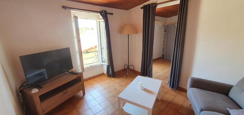 Appartement Agréable maison de ville équipée et climatisée 8 Rue du Puits Neuf, 13800 Istres