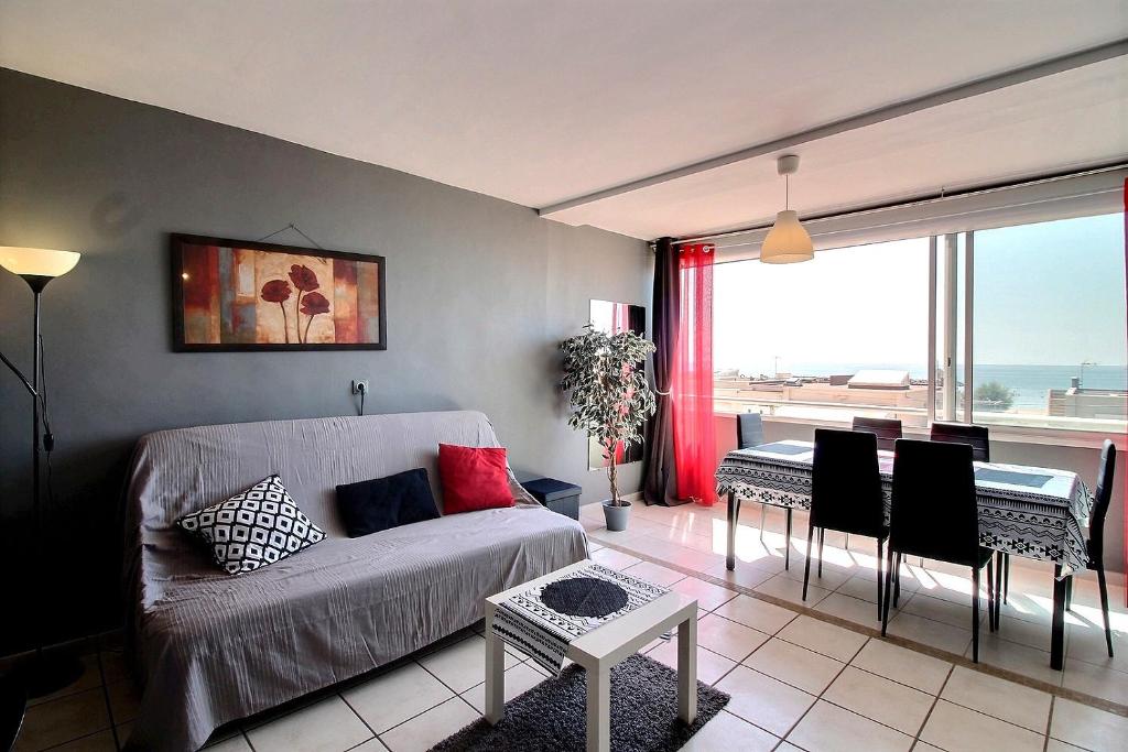 Appartement Agreable studio-cabine vue mer 4 personnes à 20 m de la plage des Elysées 16, 34350 Valras-Plage