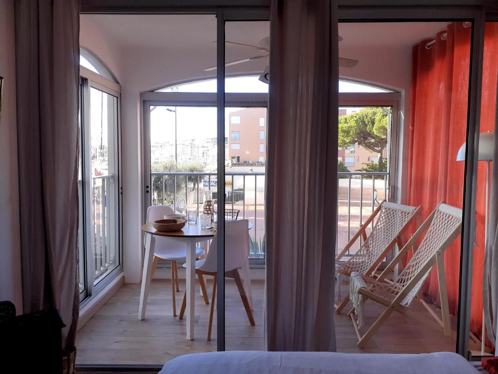 Appartement AGREABLE STUDIO VUE PORT AU CAP D'AGDE Résidence Les Orques Impasse du Globe, 34300 Le Cap d\'Agde